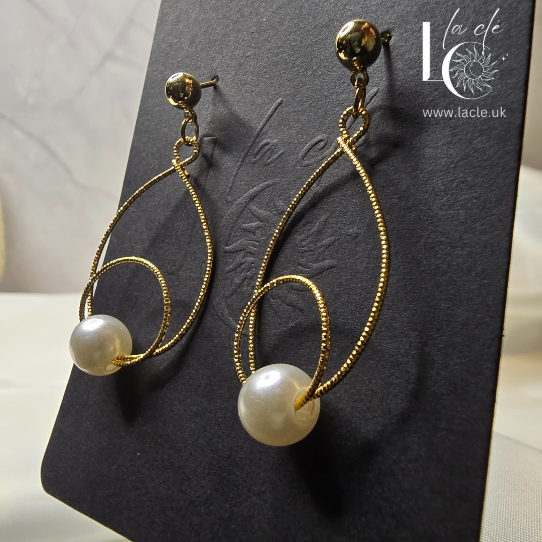 Fashionable Pearl Drop Earrings